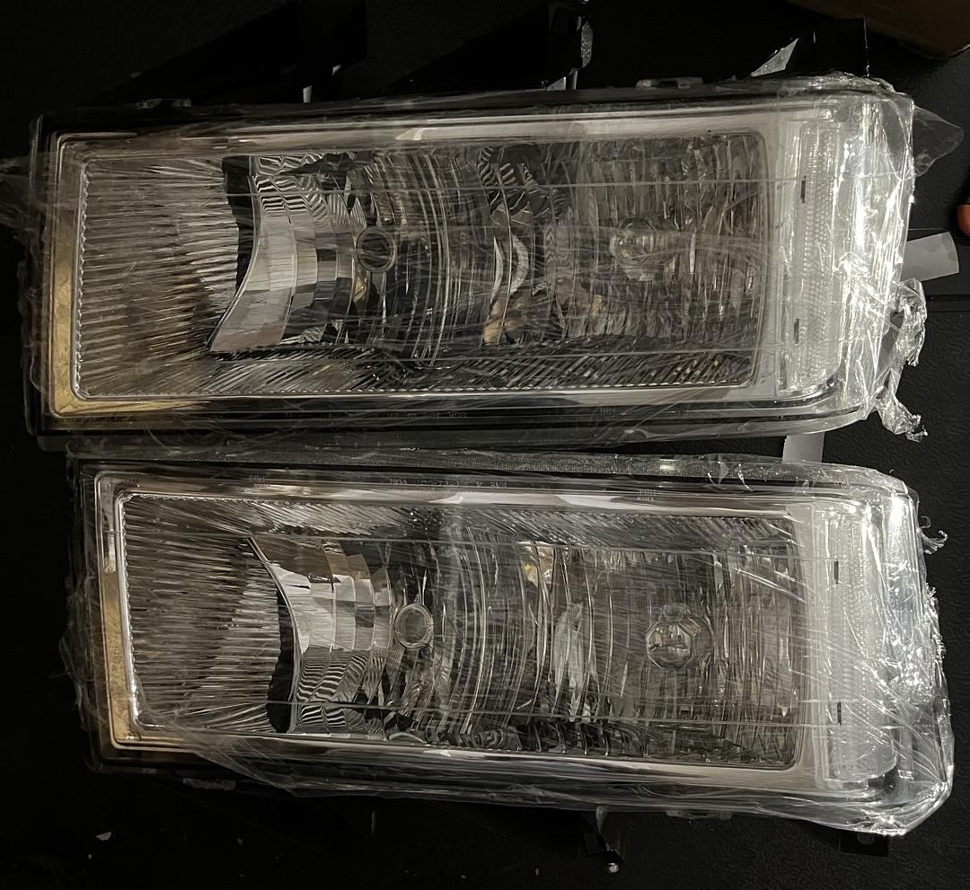 2 Piece 2004 to 2012 Chevy Colorado GMC Canyon Isuzu headlights Luces Micas Calaveras Faros Focos Luz Light