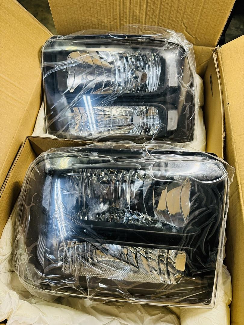 05 06 and 07 Ford F250 F350 F450 F550 Headlights luces micas calaveras black housing negras