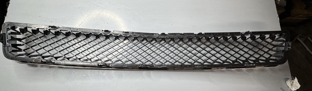 2007 to 2014 Chevrolet Avalanche Tahoe Suburban lower part only parrilla cromada chrome