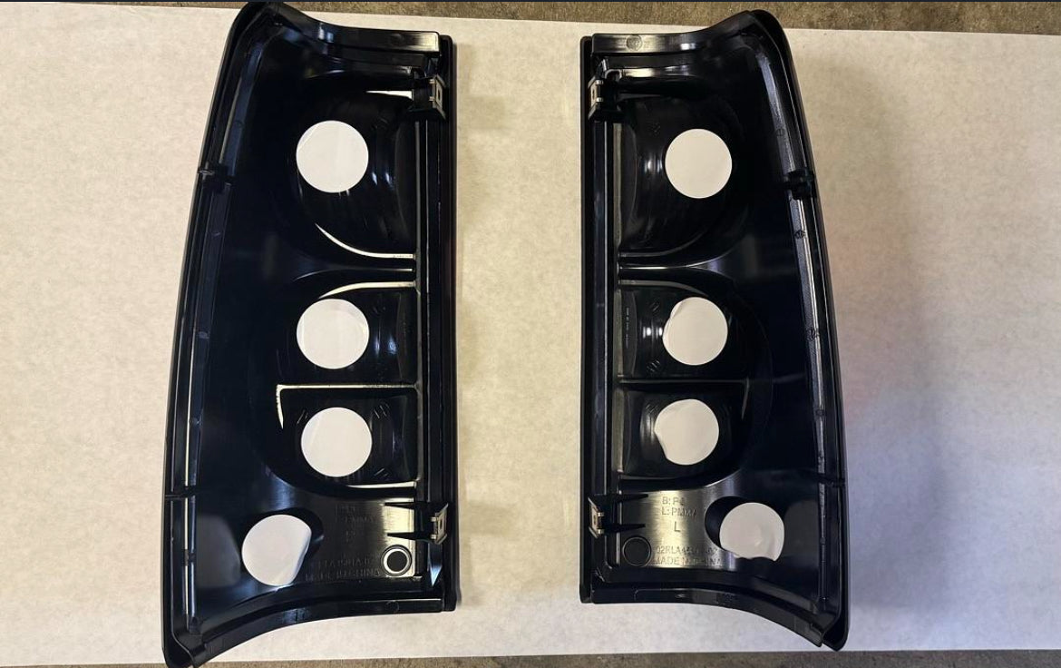 2003 to 2006 Chevy Silverado GM Sierra Tail Light Luces Micas Calaveras