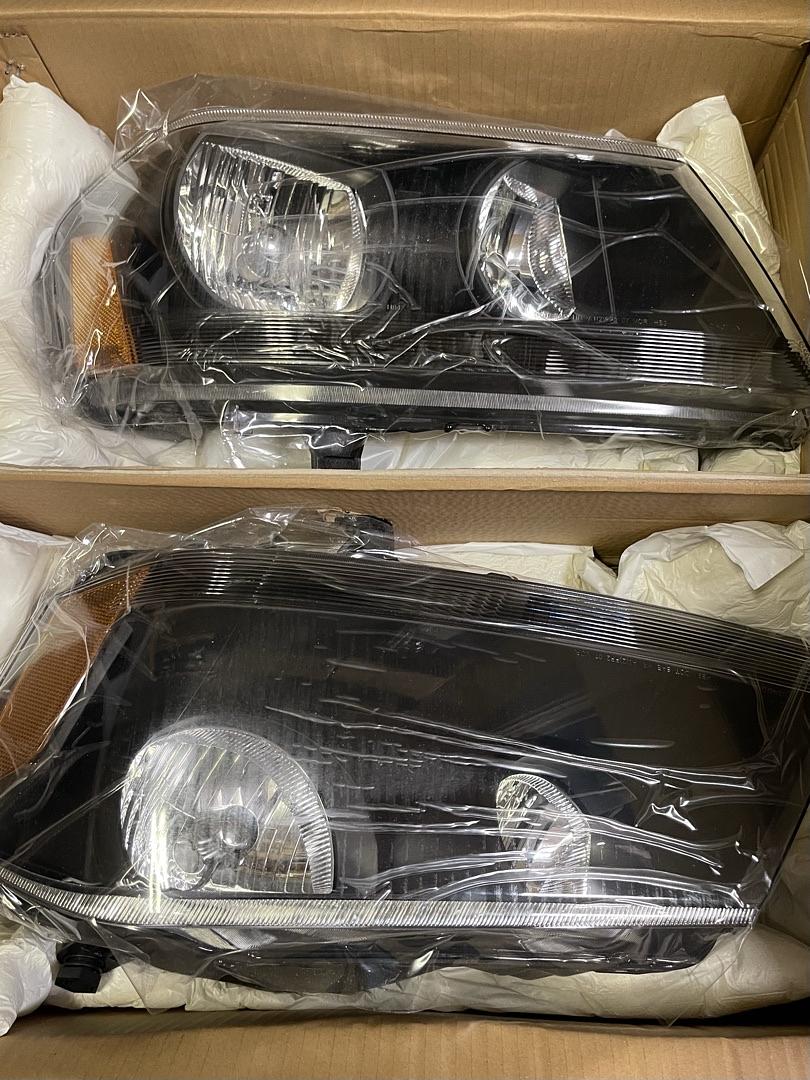 Pair of Black Amber Reflector Halogen Headlight Compatible with 2008 to 2014 Dodge Avenger, Left & Right Side