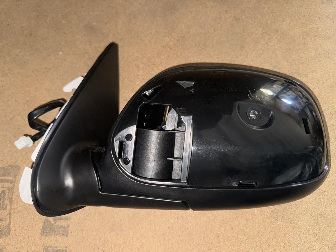 04-06 Toyota Tundra Crew Cab 01-07 Sequoia Driver Left Side Mirror