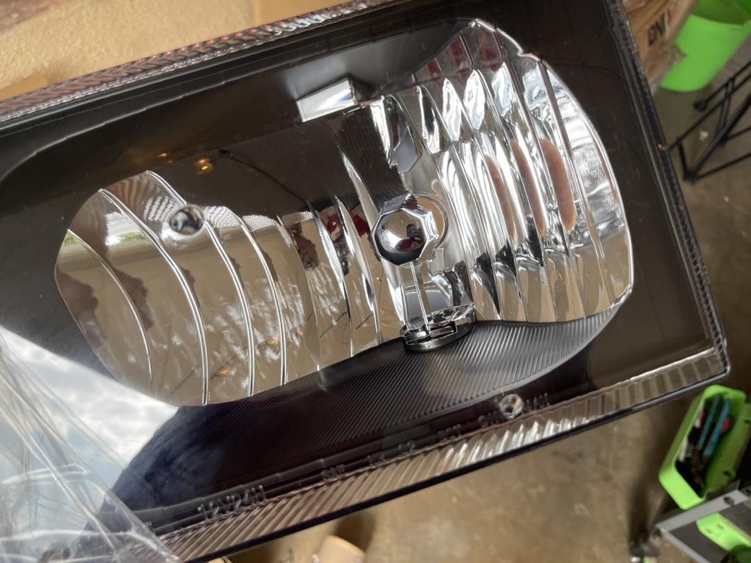 Ford F250 / F550 Black Housing Headlights for 1999 to 2004