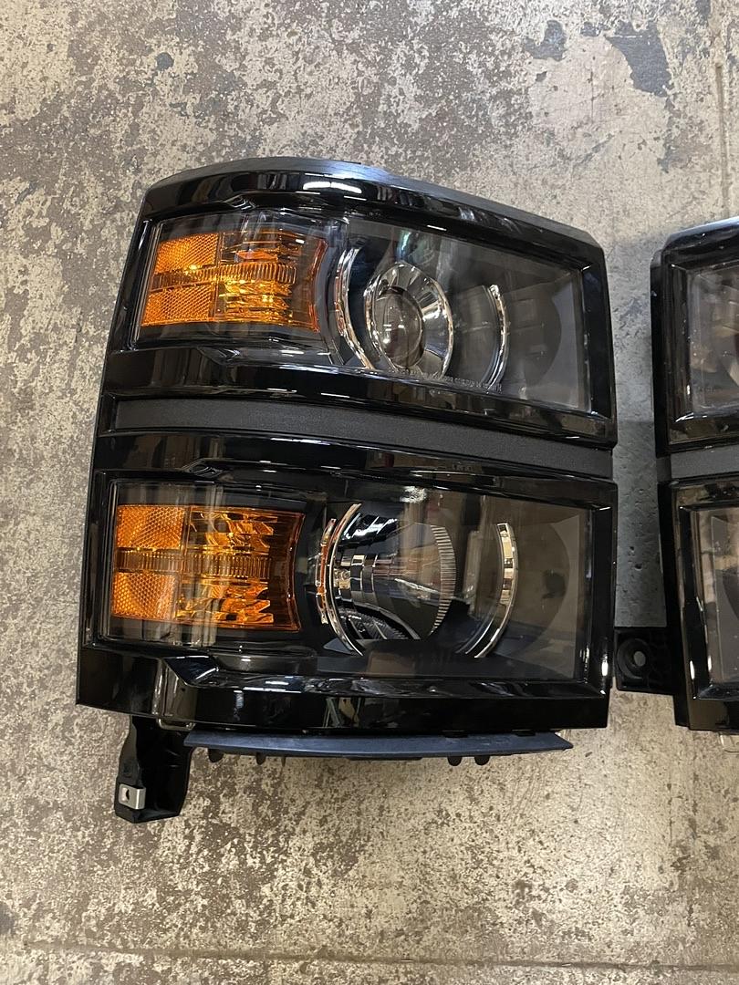 Used HL-HPL-CSIL14-BK-AM 14-15 Chevy Silverado Headlight