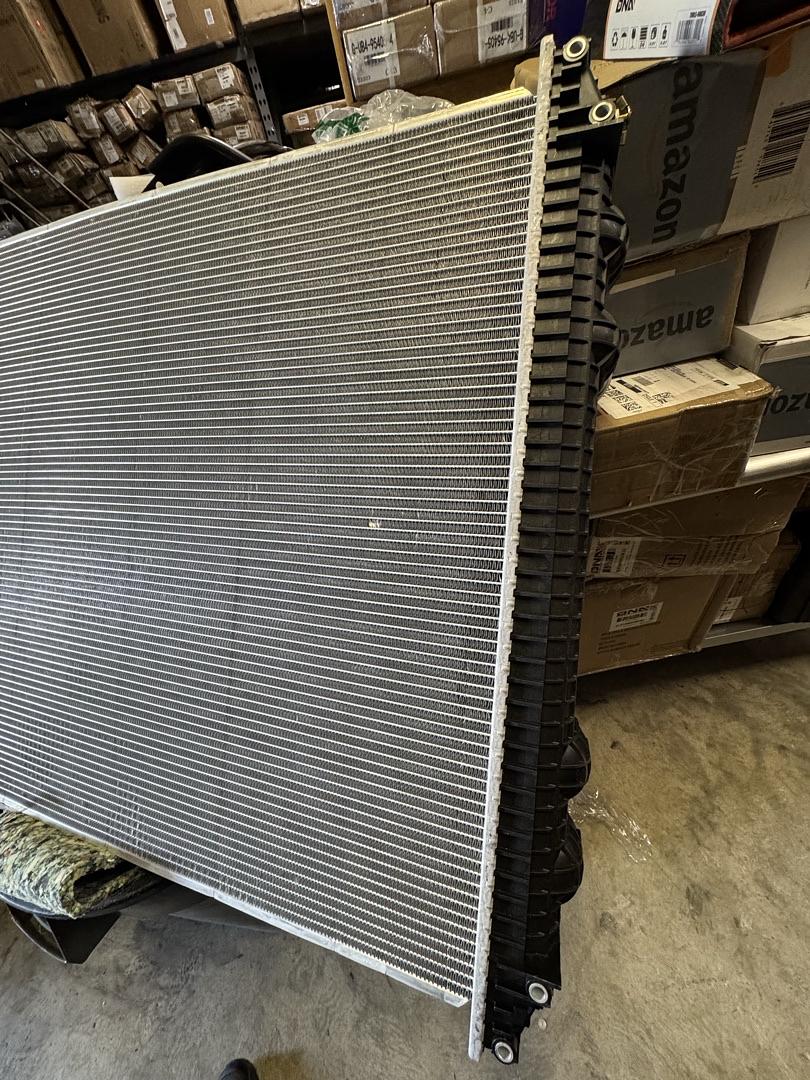 01-04 Freightliner Coronado 00-07 Columbia 00-04 Century Class Radiator
