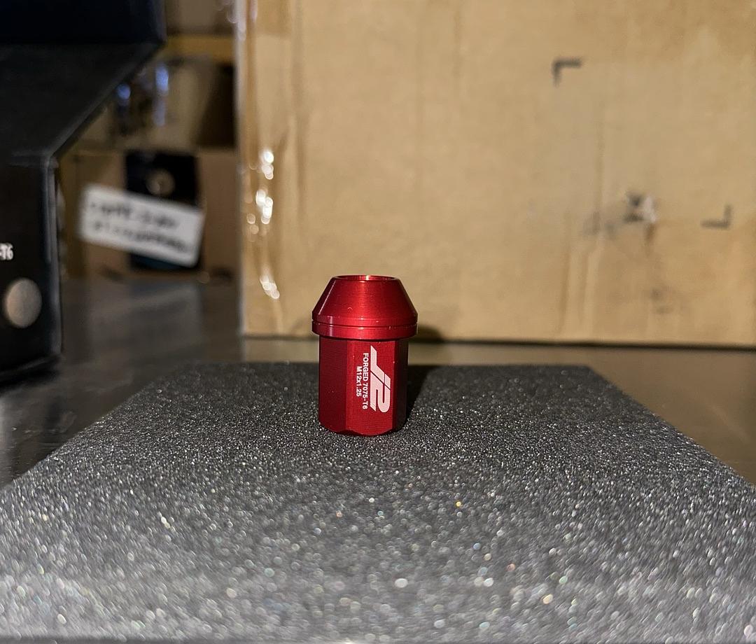 J2 Engineering 7075 Aluminum Red M12 x 1.5 20Pcs L: 35mm Close End Lug Nut w/Socket Adapter