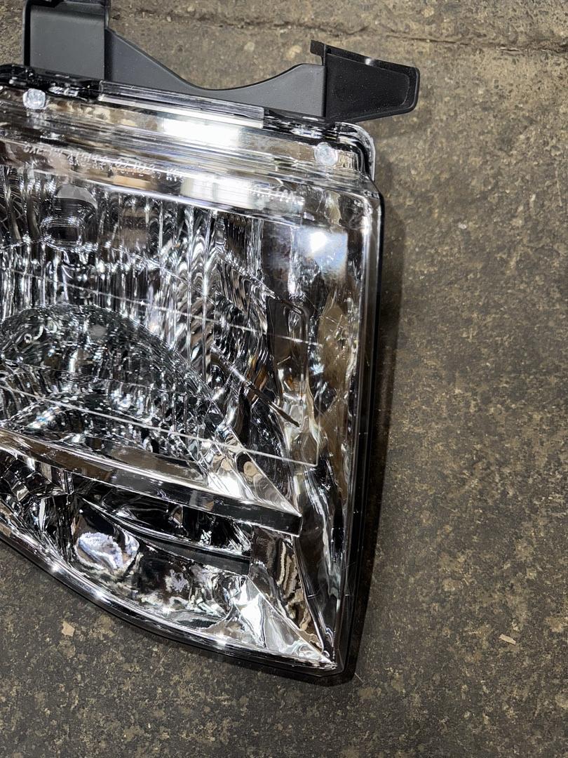 07-14 Ford Exploer Passenger Right Side Headlight