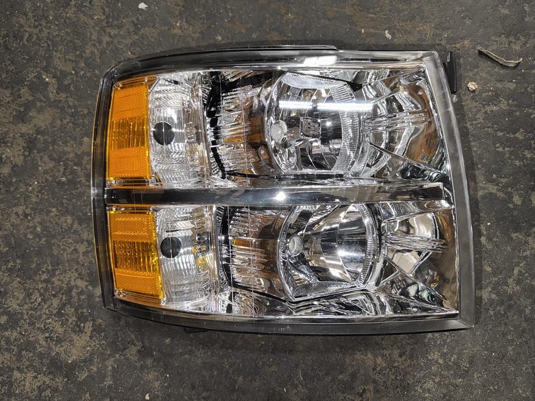 R-HL-OH-CSIl07-CH-AM 07-13 Chevy silverado Passenger Right Side Headlight