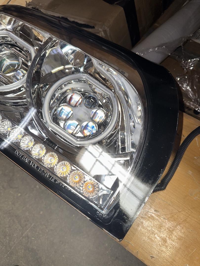 96-10 Freightliner Century Passenger Right Side Headlight
