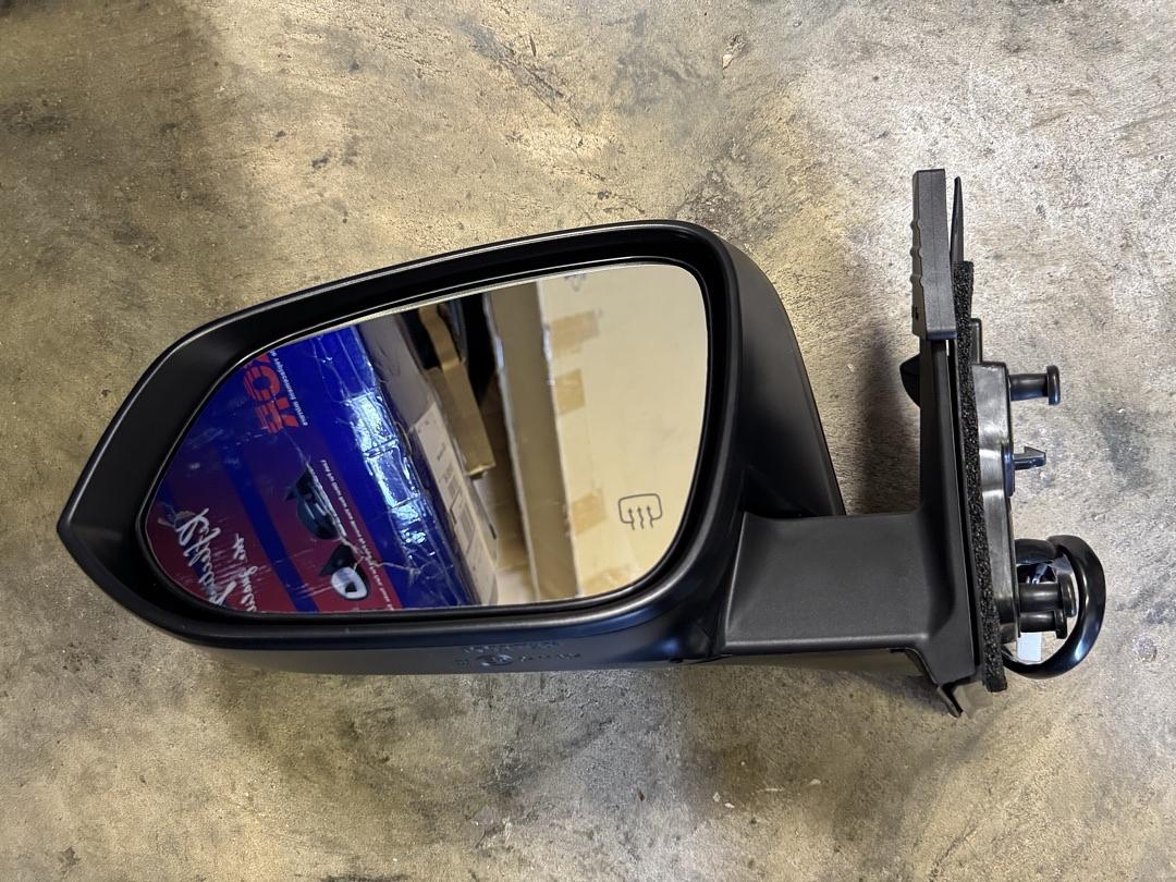 14-16 Toyota Highlander Left Side Driver mirror