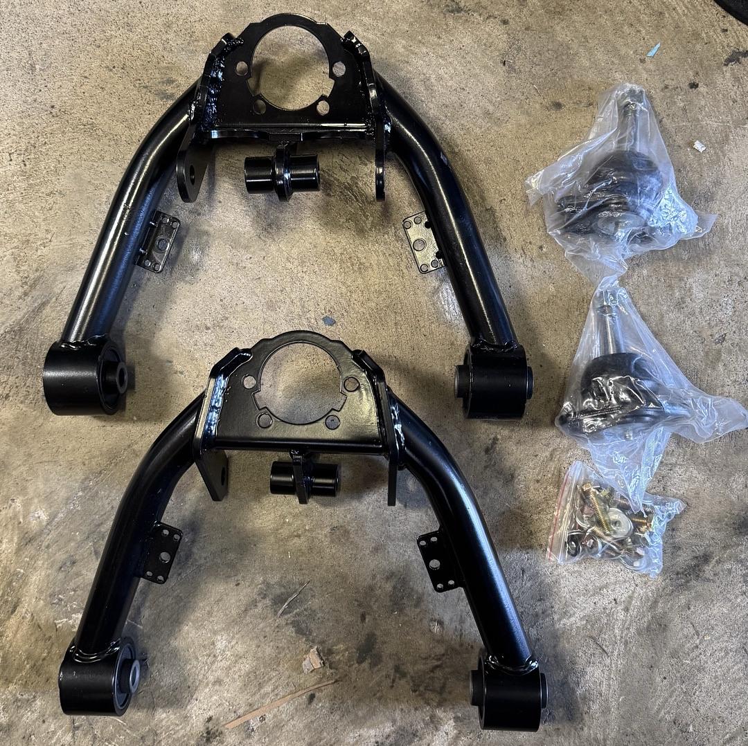 Front Upper Pair of Control Arms Compatible With Silverado 1500 1999-2006/Silverado 1500 Classic 2007/Sierra 1500 1999-2006/Sierra 1500 Classic 2007, FUCA-SIE99-BB