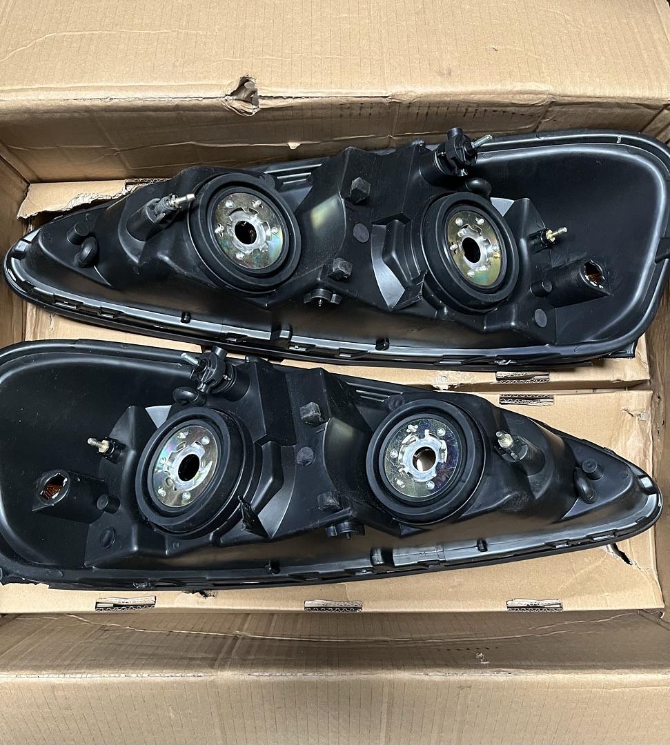 (As is) HL-OH-PGPR04-BK-AM Pontiac Grand Prix Black Housing Headlights for 2004 to 2008