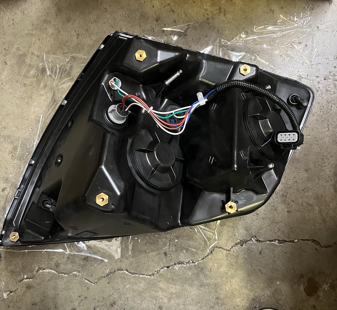 04-17 Volvo VNL (Left Side) Headlight