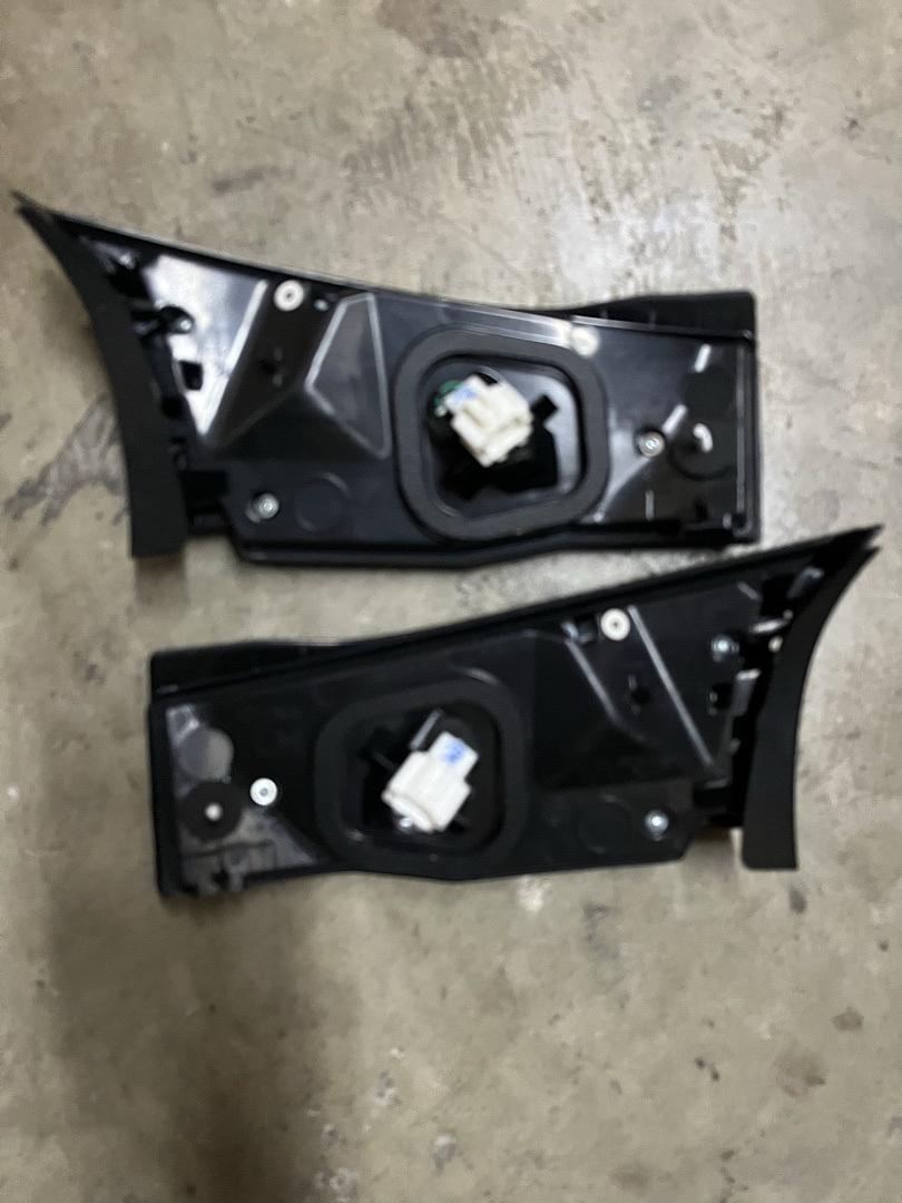 22-24 Mazda CX-5 (Inner Taillights)