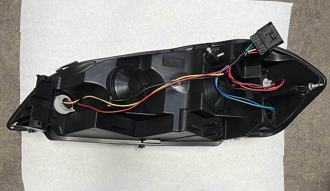 06-11 Chevy Impala (Single Right) Headlight Bk/cl