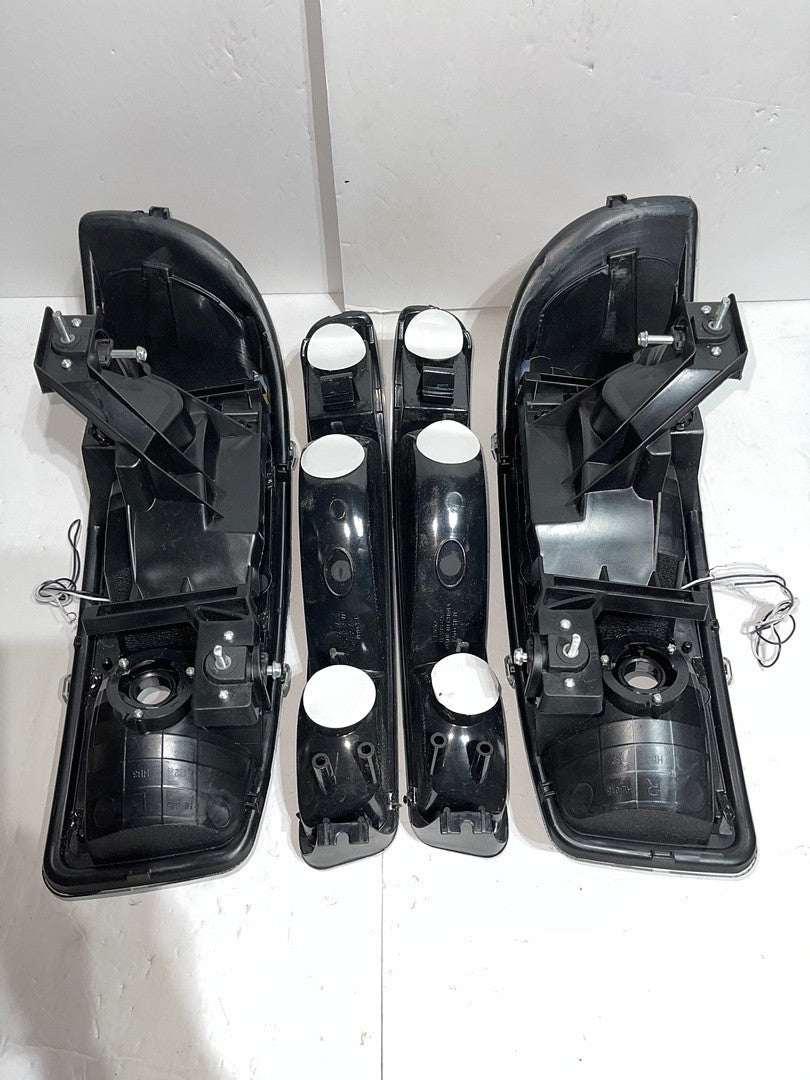 . GMC Sierra / Yukon Black Housing Amber Refkectors LED Headlights for 1999 to 2006