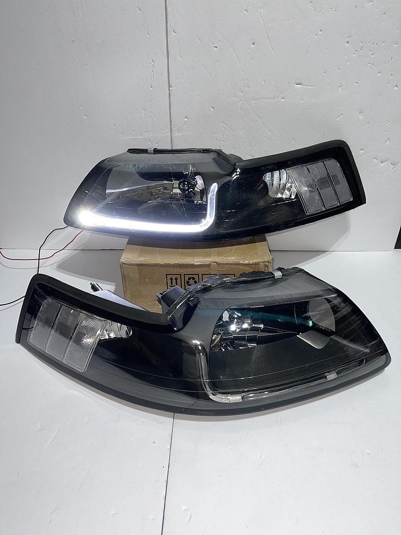 New HL-LB-FM99-BK-CL1 99-04 Ford Mustang Black Housing LED Headlights