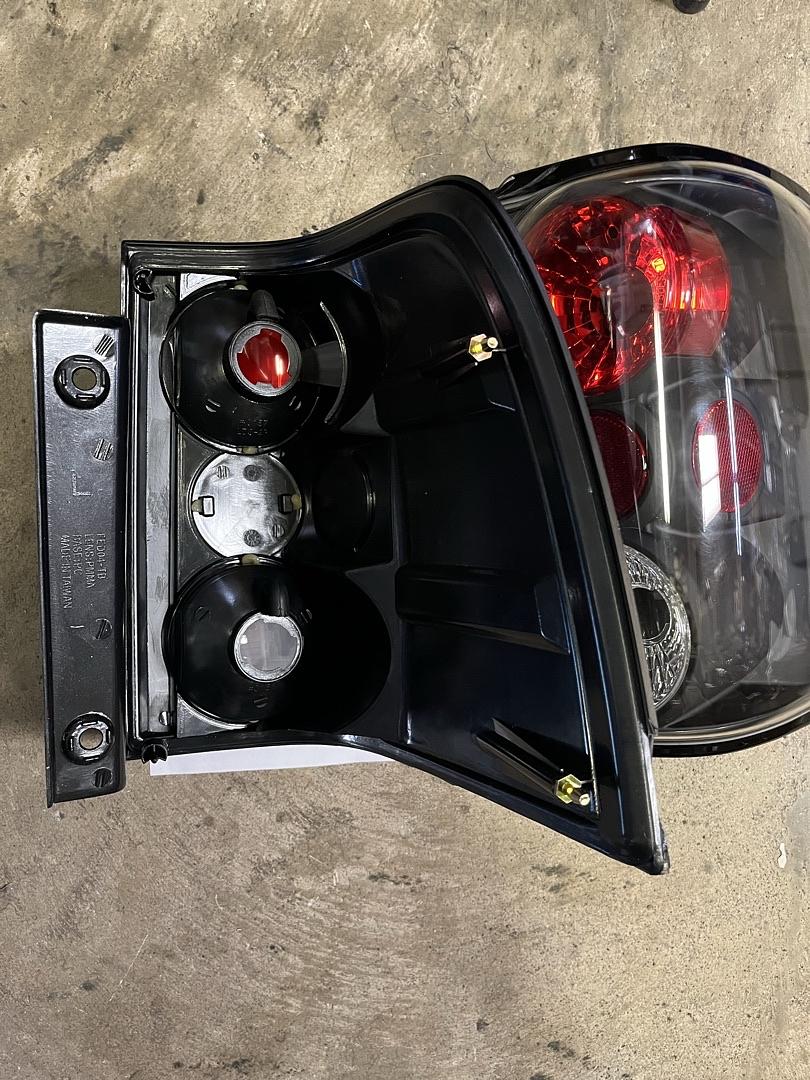 As is 03-06 Ford Expedition Taillights