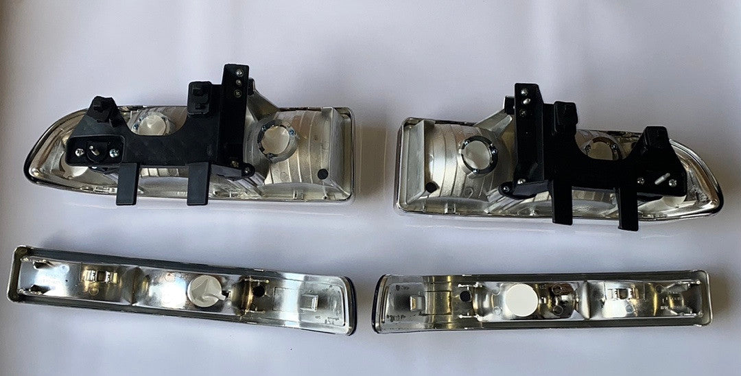 98-04 Chevy blazer / S10 Smoked HOUSING AND Clear Reflector HEADLIGHTS