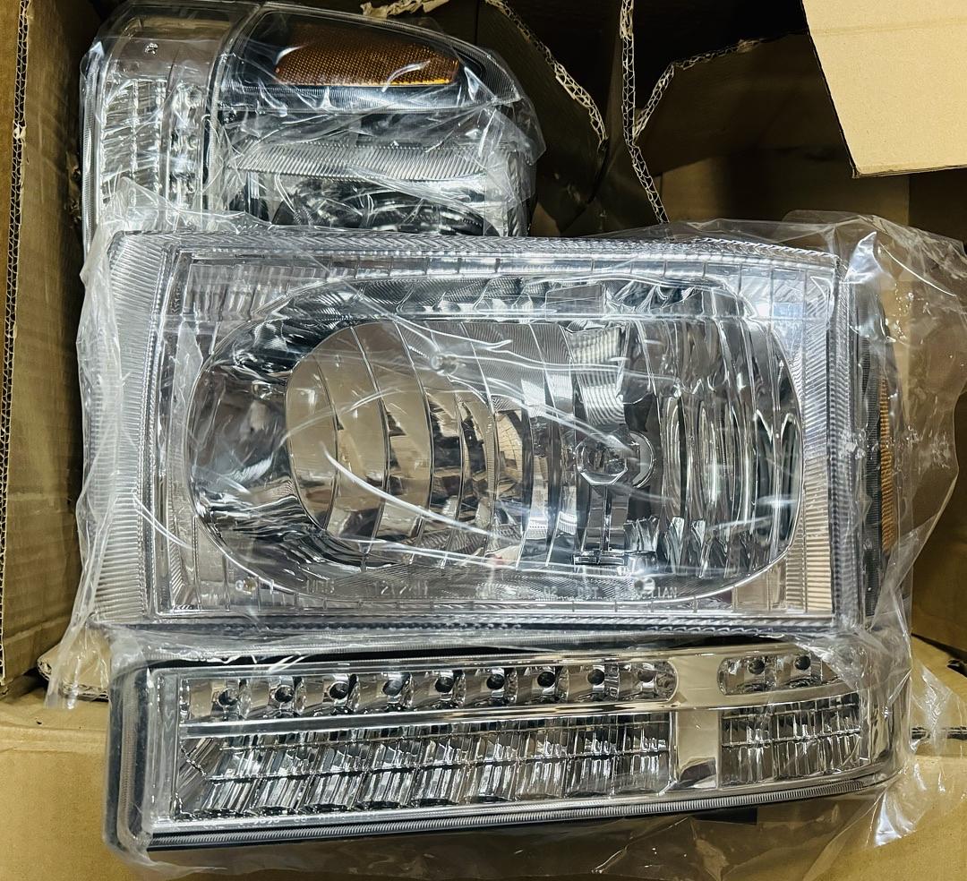 99-04 Ford F-250/ F-350/ F-450/ F-550 Super Duty Chrome Amber Headlights With LED DRL Compatible