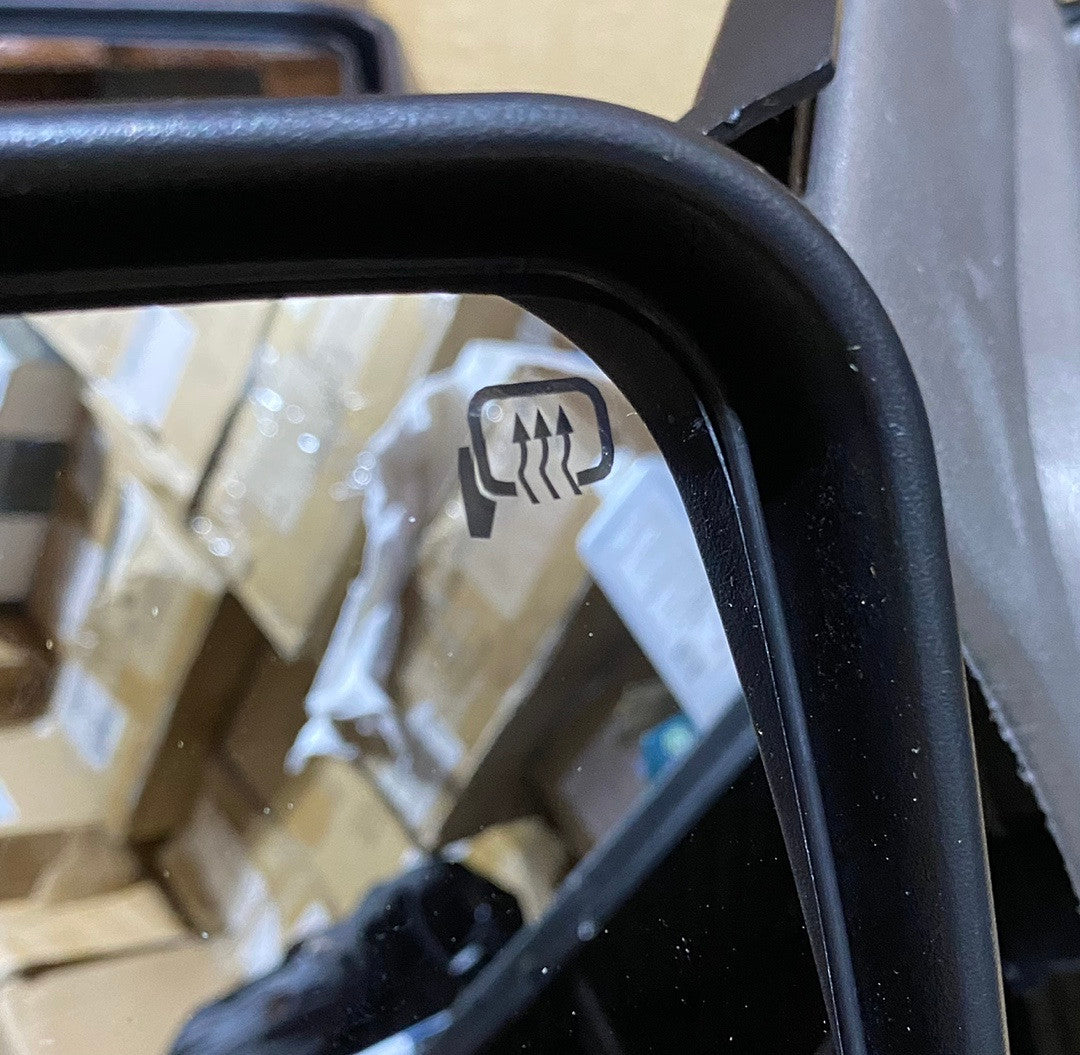 AsIS Twm-019-t999-ch-am. Ford F150 Power / Heated / LED Turn Signal / Chrome Cover Side Mirrors for 2004 to 2014