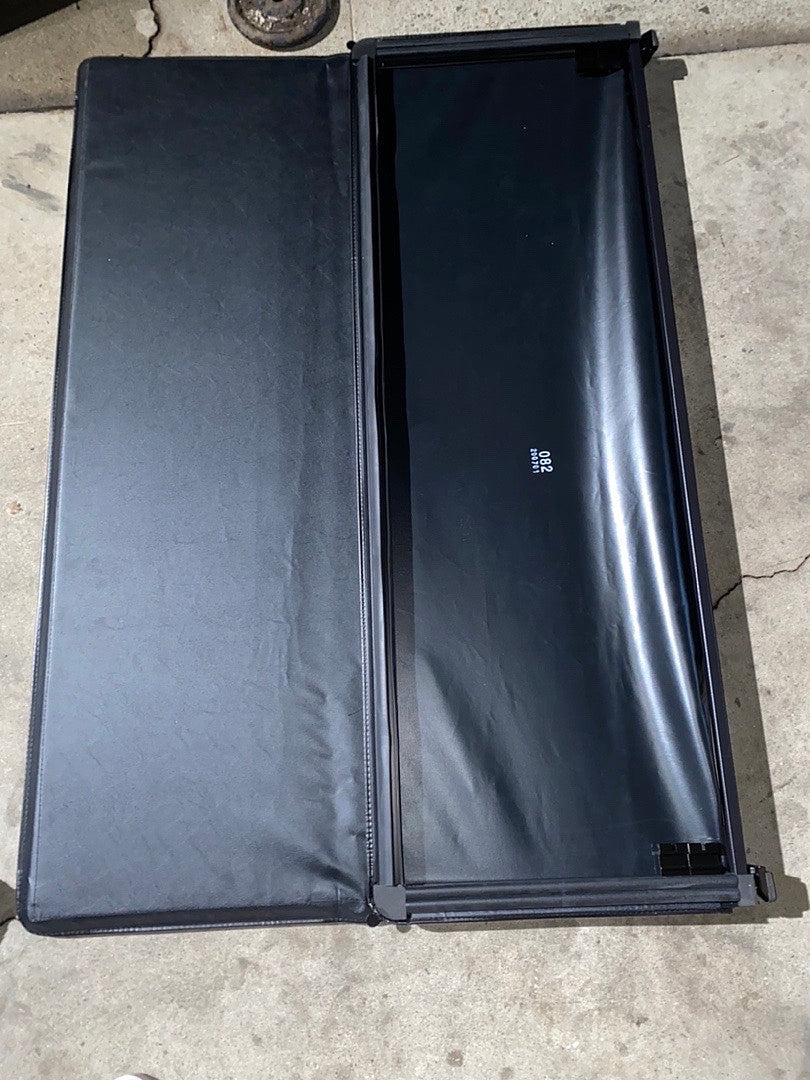 05-11 Dodge Dakota 6.5ft trifold soft cover
