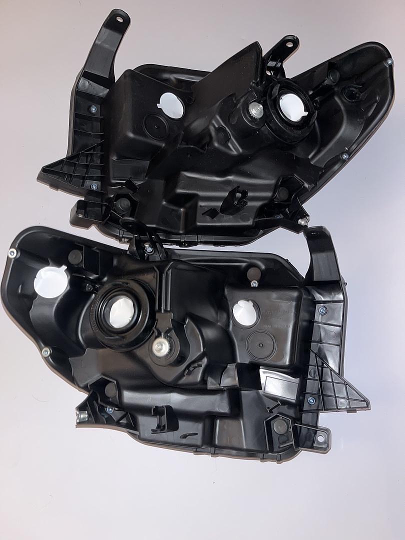14-17 Toyota Tundra Black housing with clear reflector headlights