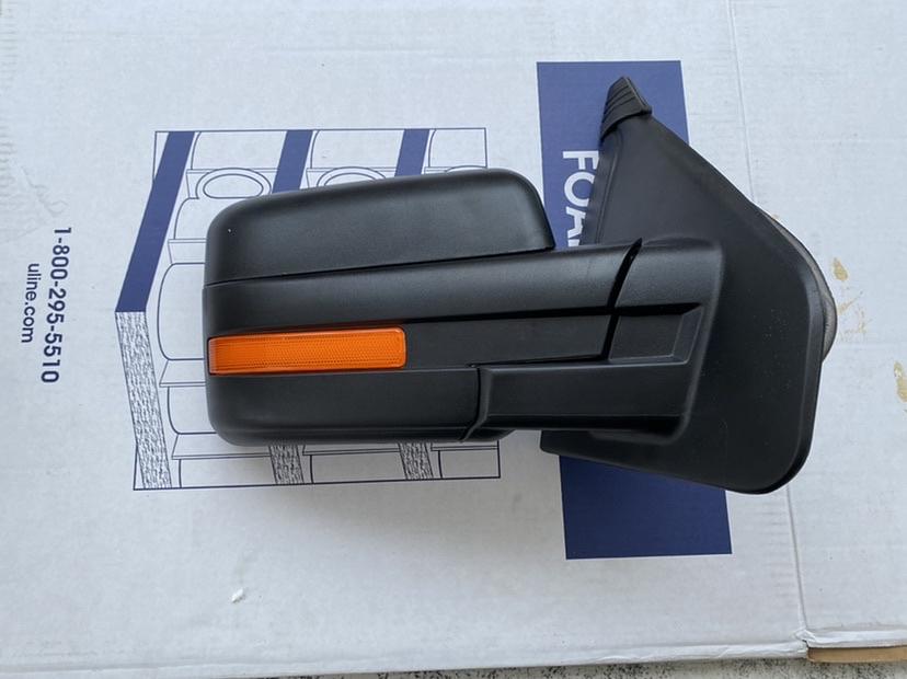 TWM -019 -T222-BK-R 04-14 Ford F-150 black manual folding towing mirror