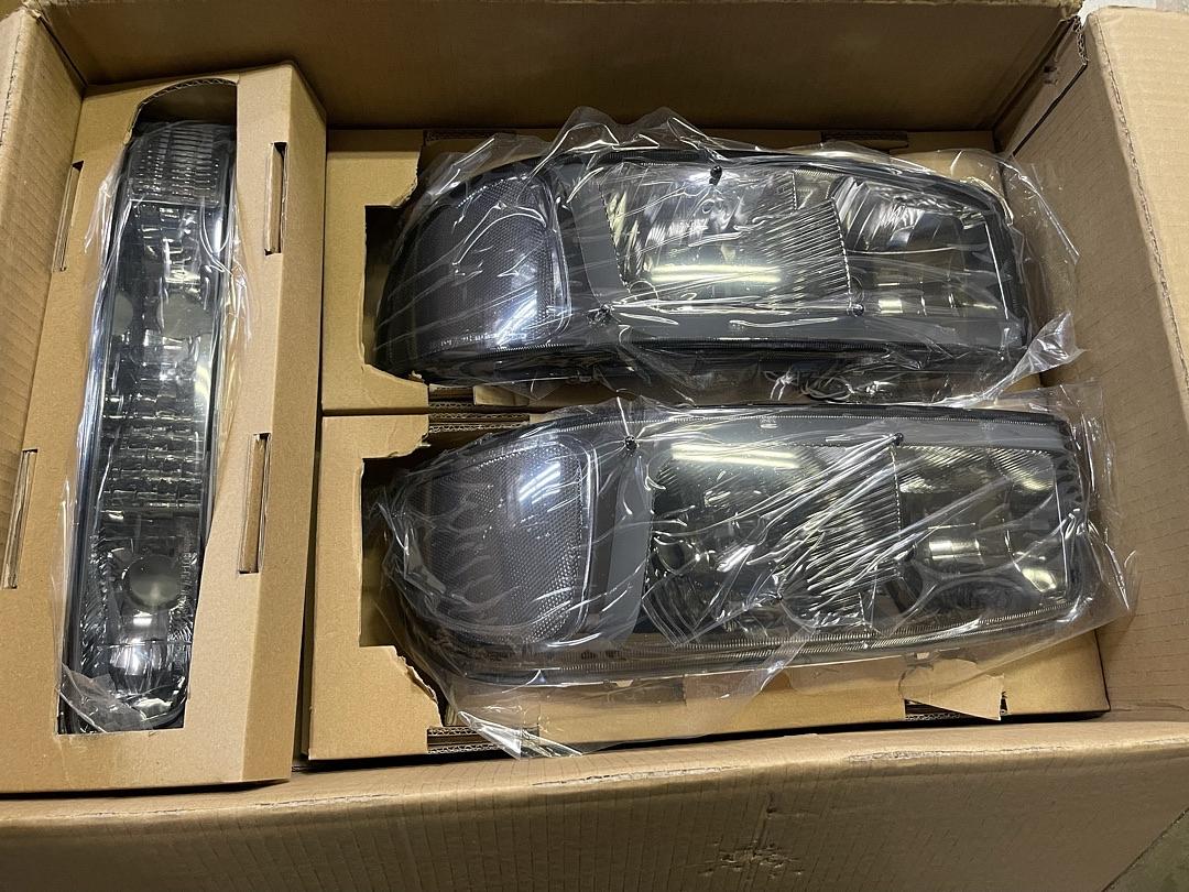 1999 To 2006 GMC Sierra Yukon Smoked Headlights Luces Micas Calaveras Faros DRL Lights Luz Ahumadas Denali