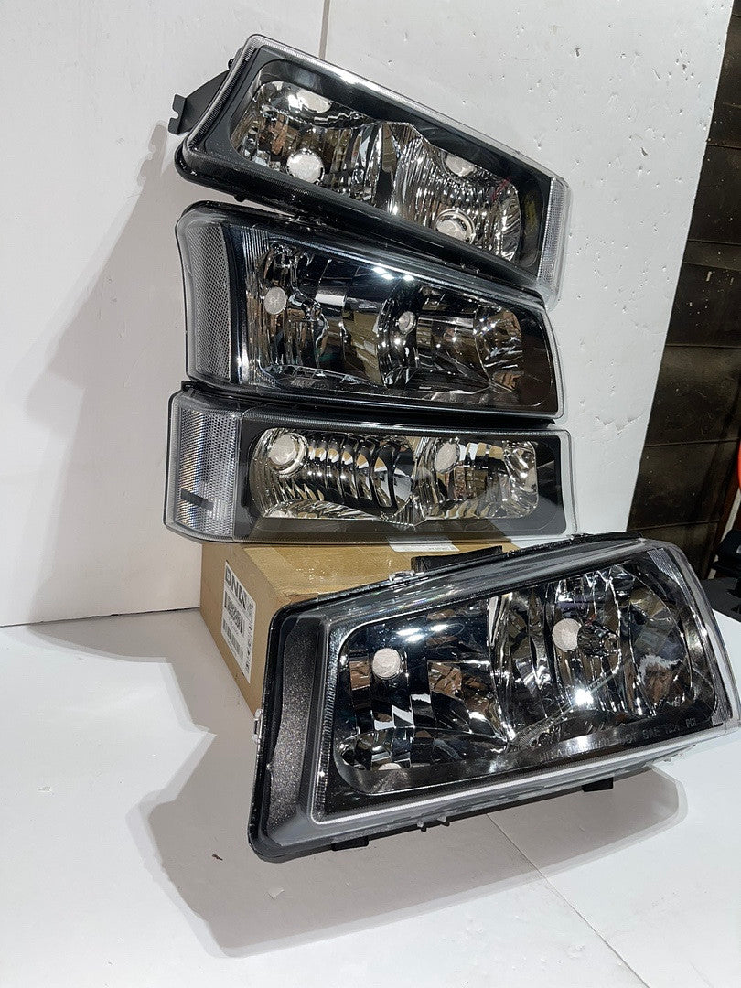 New HL-OH-CS03-4P-BK-CL1 Chevy Silverado / Avalanche Black Housing Headlights For 2003 To 2006 -