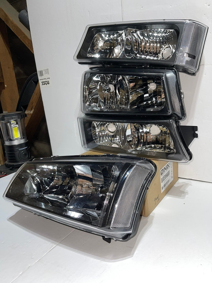 New HL-OH-CS03-4P-BK-CL1 Chevy Silverado / Avalanche Black Housing Headlights For 2003 To 2006 -