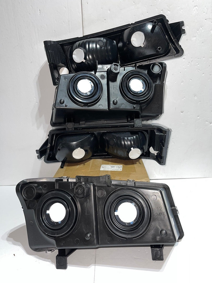 New HL-OH-CS03-4P-BK-CL1 Chevy Silverado / Avalanche Black Housing Headlights For 2003 To 2006 -