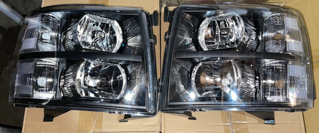 07-13 Chevy Silverado BLACK HOUSING AND CLEAR