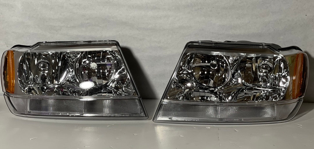 99-04 Jeep Grand Cherokee BLACK HOUSING WITH CLEAR AND AMBER HEADLIGHTS (New)