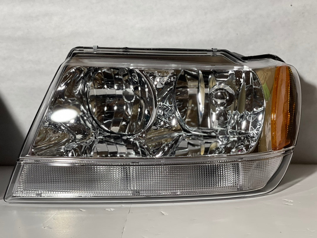 99-04 Jeep Grand Cherokee BLACK HOUSING WITH CLEAR AND AMBER HEADLIGHTS (New)