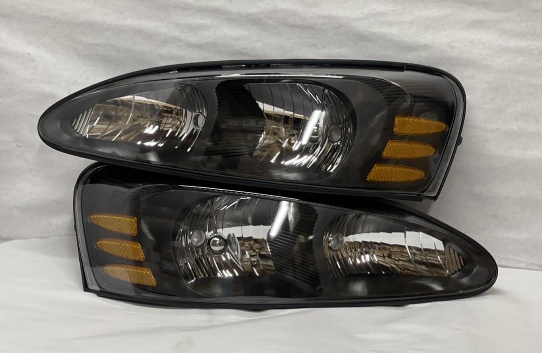 Pontiac Grand Prix Black Housing Headlights for 2004 to 2008