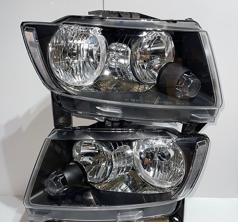 11-13 JEEP GRAND CHEROKEE BLACK HOUSING WITH CLEAR HEADLIGHTS