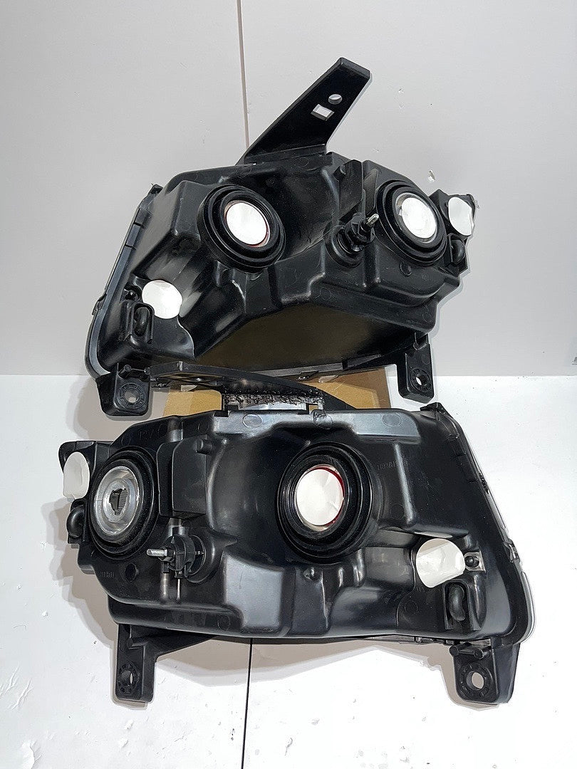 11-13 JEEP GRAND CHEROKEE BLACK HOUSING WITH CLEAR HEADLIGHTS