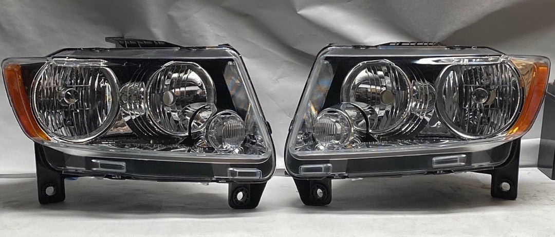 11-13 JEEP GRAND CHEROKEE CHROME HOUSING WITH CLEAR AND AMBER HEADLIGHTS