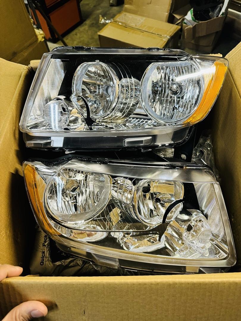 11-13 JEEP GRAND CHEROKEE CHROME HOUSING WITH CLEAR AND AMBER HEADLIGHTS