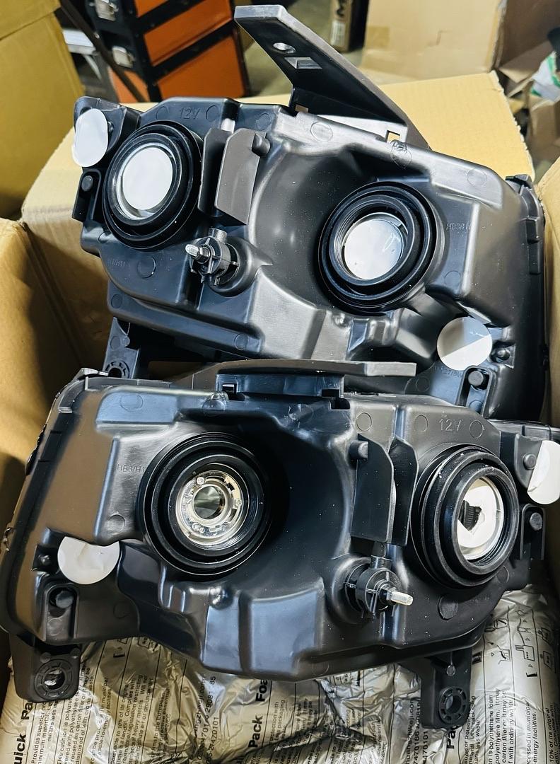 11-13 JEEP GRAND CHEROKEE CHROME HOUSING WITH CLEAR AND AMBER HEADLIGHTS