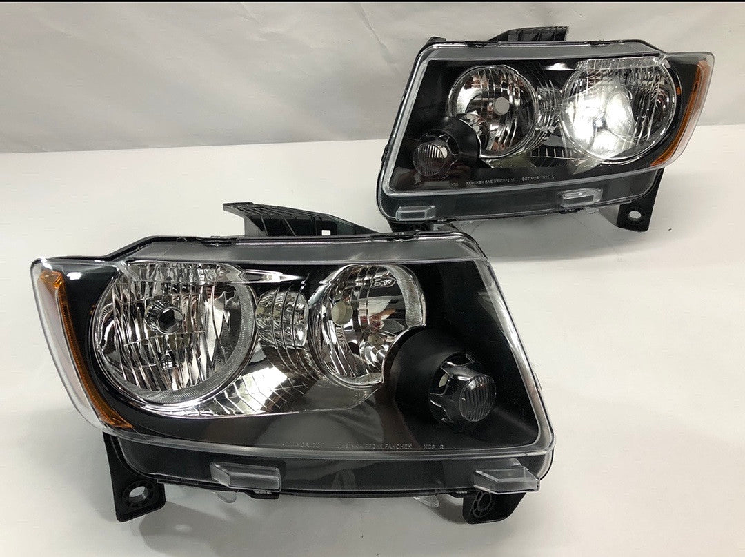 11-13 JEEP GRAND CHEROKEE CHROME AND BLACK HOUSING WITH CLEAR AMBER HEADLIGHTS