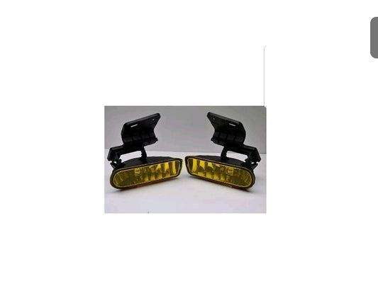 . 99-02 Silverado 1500 01-02 Chevrolet Silverado 1500 fog lights with yellow tint