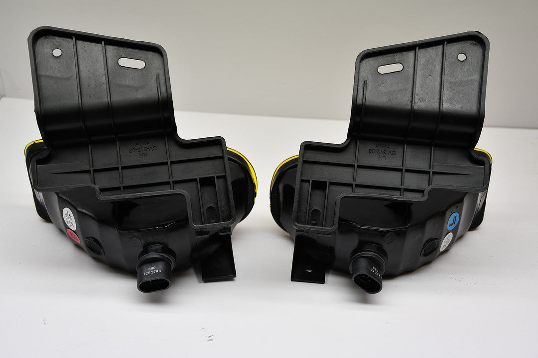 . 99-02 Silverado 1500 01-02 Chevrolet Silverado 1500 fog lights with yellow tint