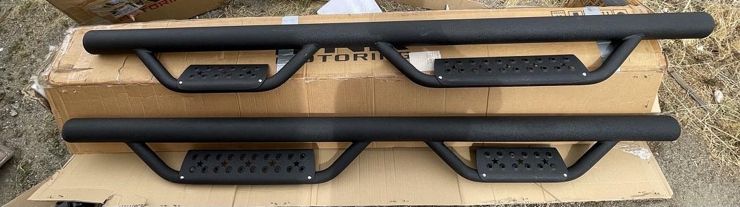 2007 to 2018 Chevrolet Silverado GMC Sierra Side Step Running boards Estribos Negros Black