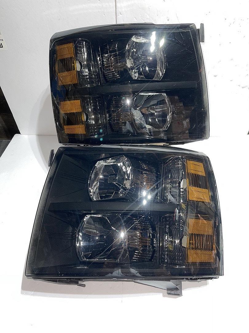 Pair of Smoke Lens Amber Headlights Compatible with 07-13 Silverado 1500/2500 HD / 3500 HD