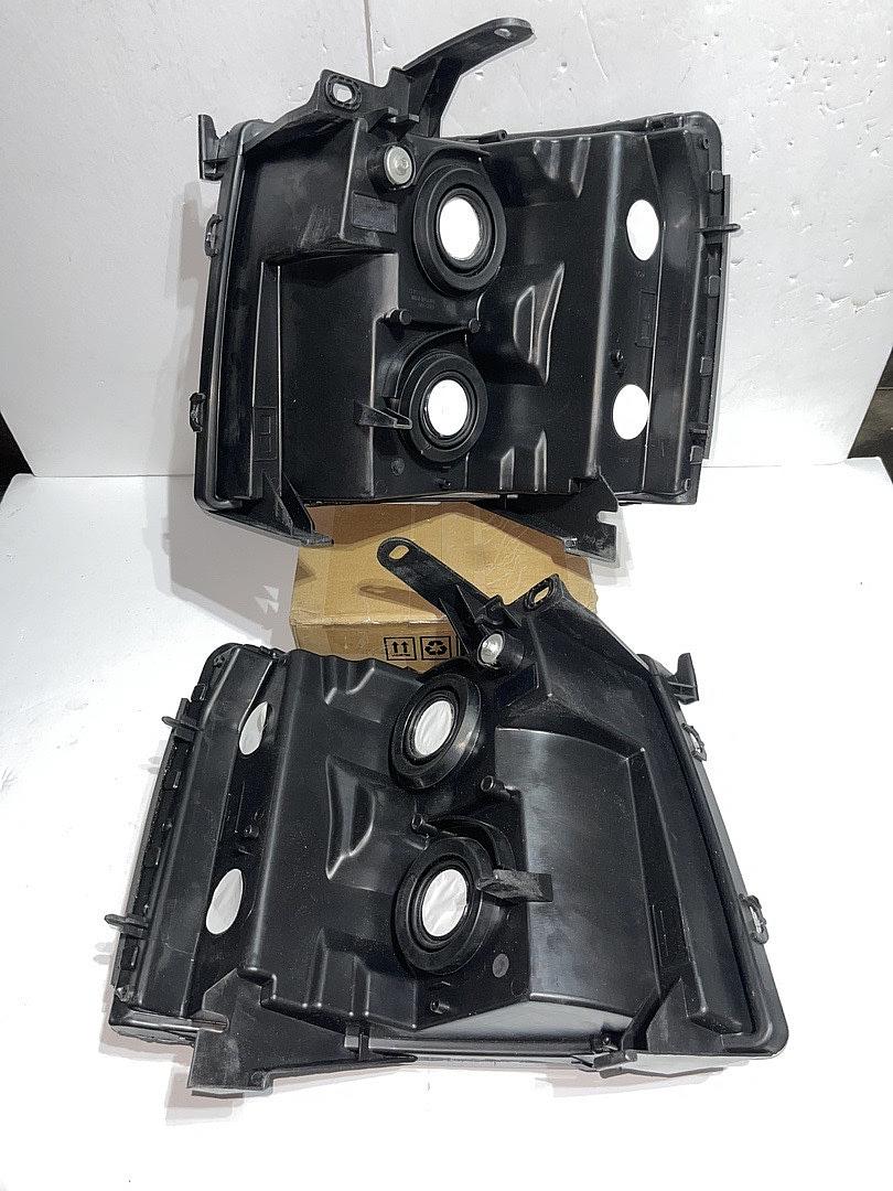 Pair of Smoke Lens Amber Headlights Compatible with 07-13 Silverado 1500/2500 HD / 3500 HD
