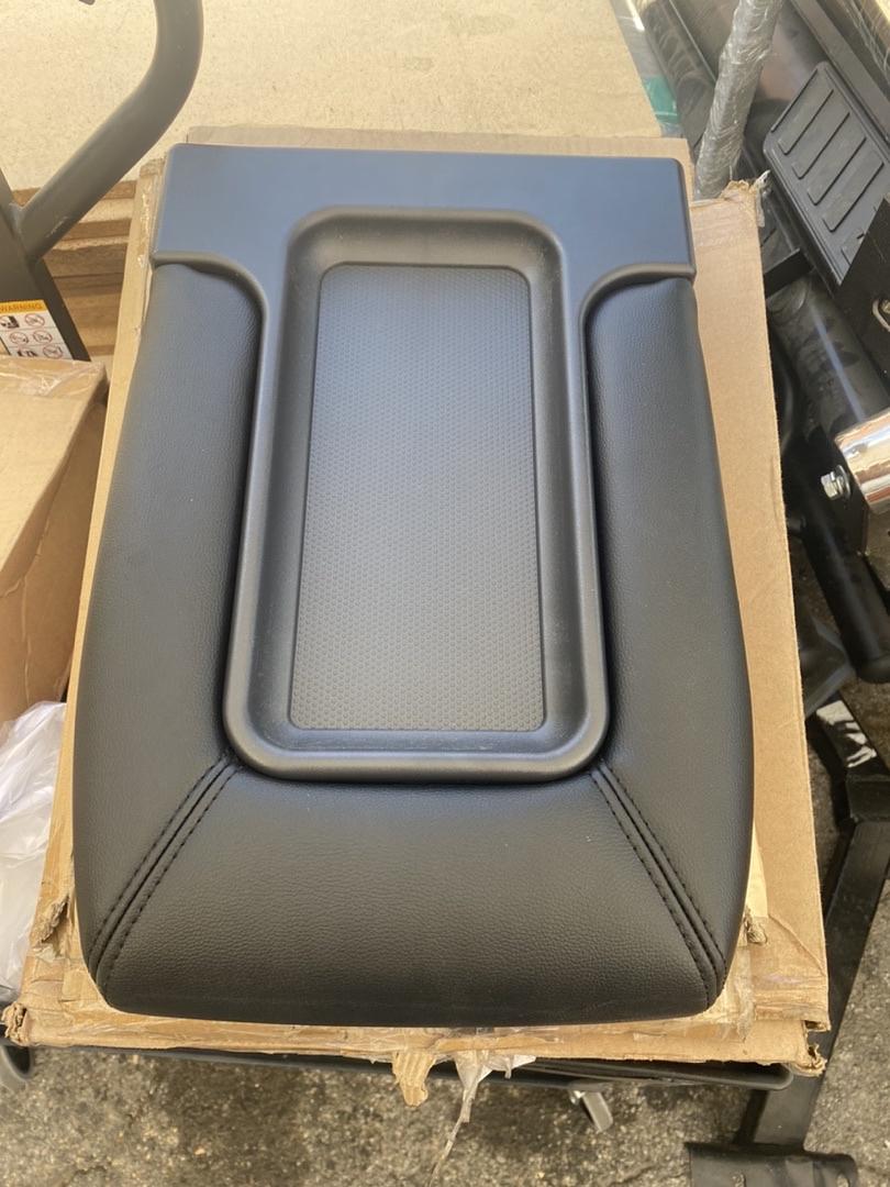 01-07 Chevy Silverado Center Console Lid Kit Arm Rest Latch Black