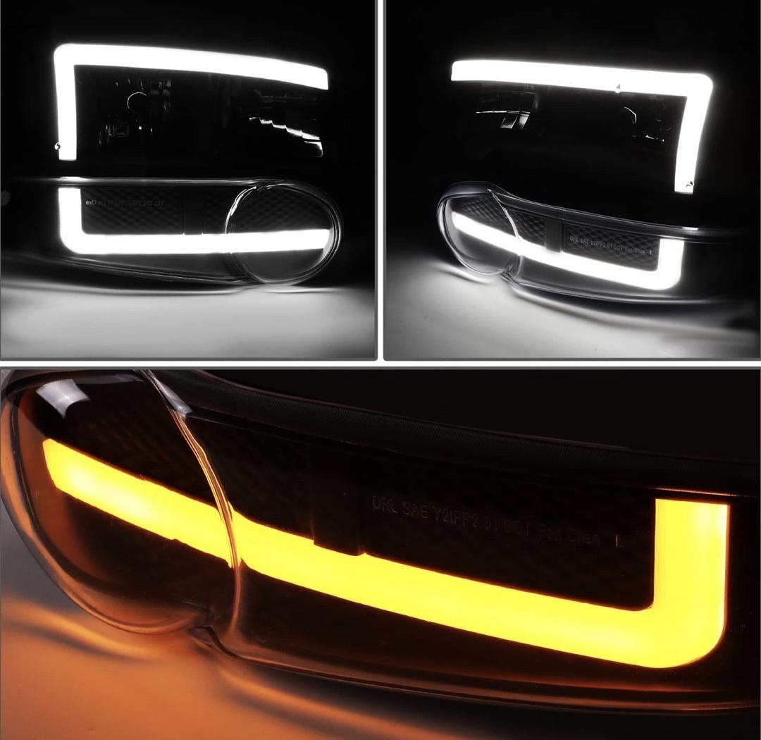 Light Bar Style Headlights Compatible with 02-06 GMC Sierra 1500 Denali / 2001 Sierra C3 / 2007 Sierra 1500 Denali Classic,Chrome/Clear