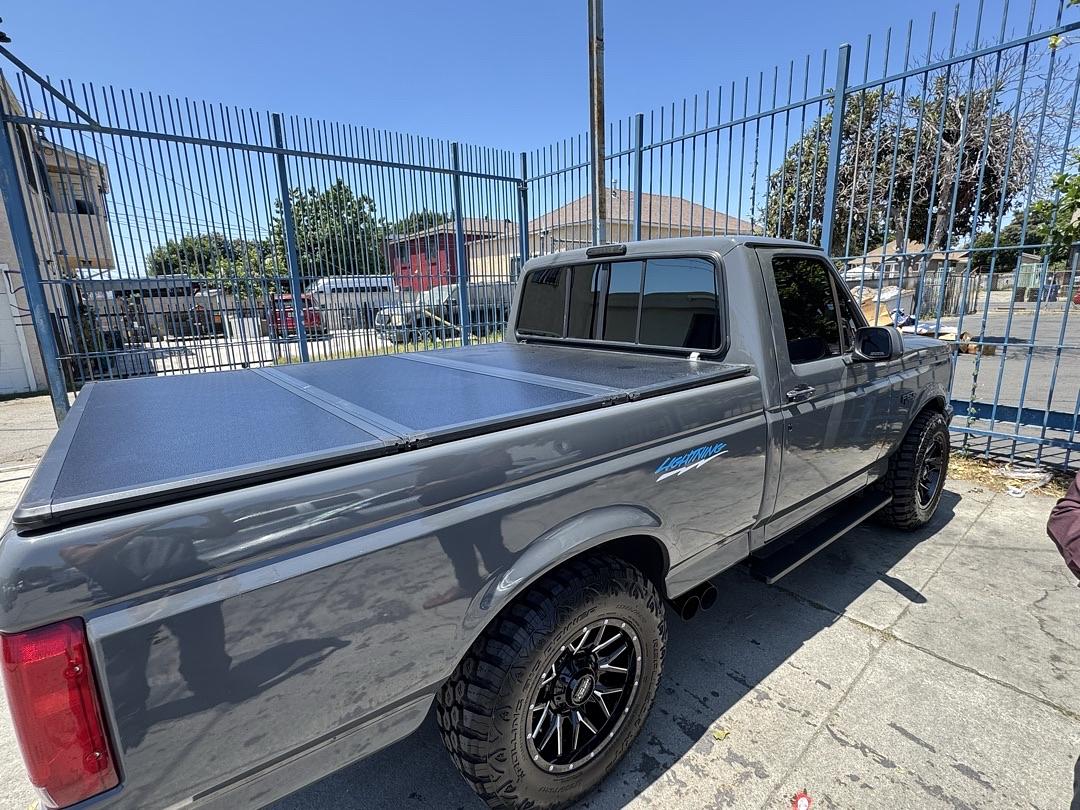 Truck Bed Top Hard Solid Tri-Fold Tonneau Cover Compatible with 99-16 F250-450 SD 6.5Ft 6.8Ft Fleetside Bed
